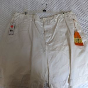 American Living size 42 Shorts white new with tags
